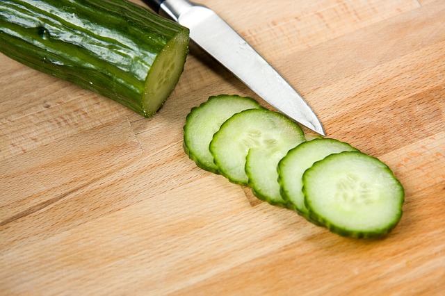 Dr. Lindes schöne Rezepte: Gurkensalat mit Schafskäse